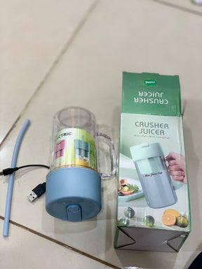 Portable Mini Crusher Juicer – USB Rechargeable Electric Juice Cup with Straw & Handle for Fresh Shakes and Smoothies